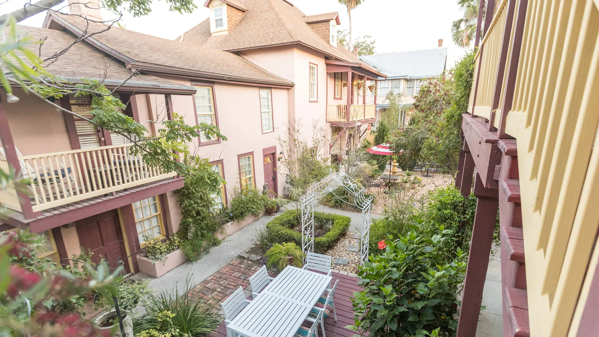 Staying In Historic District: 9 Three-Star Hotels Compared
