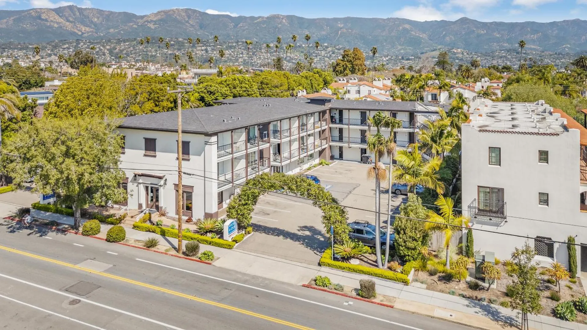 Staying In West Beach: 10 Three-Star Hotels Compared