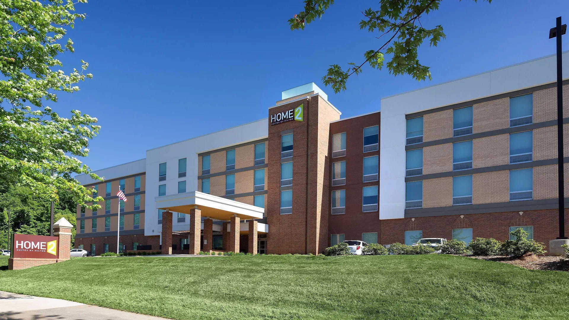 5 Business Hotels Near Davis Park That Deliver Work-Ready Stays