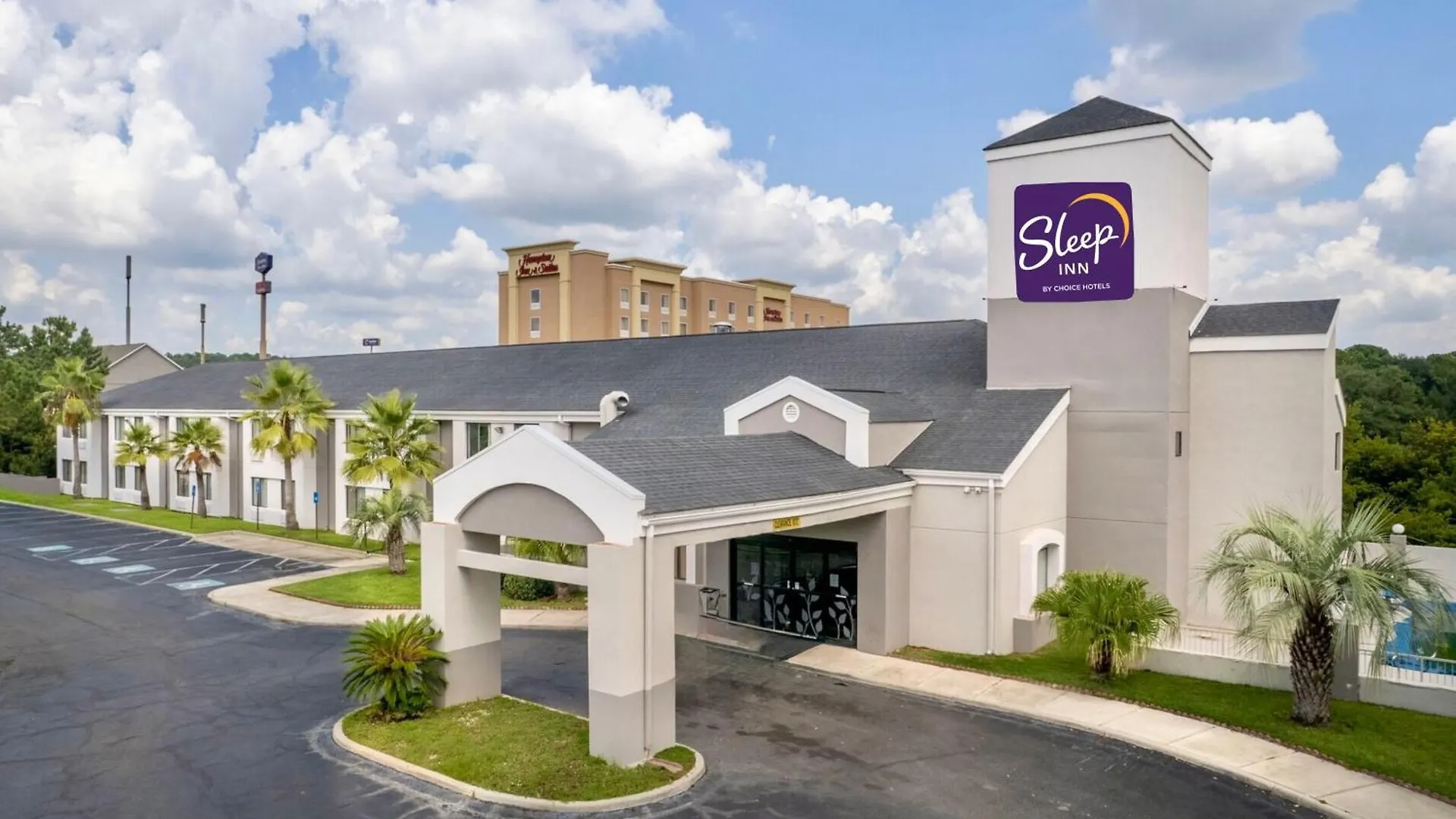 6 Business Hotels Near Savannah Festival Outlet Center Worth Booking