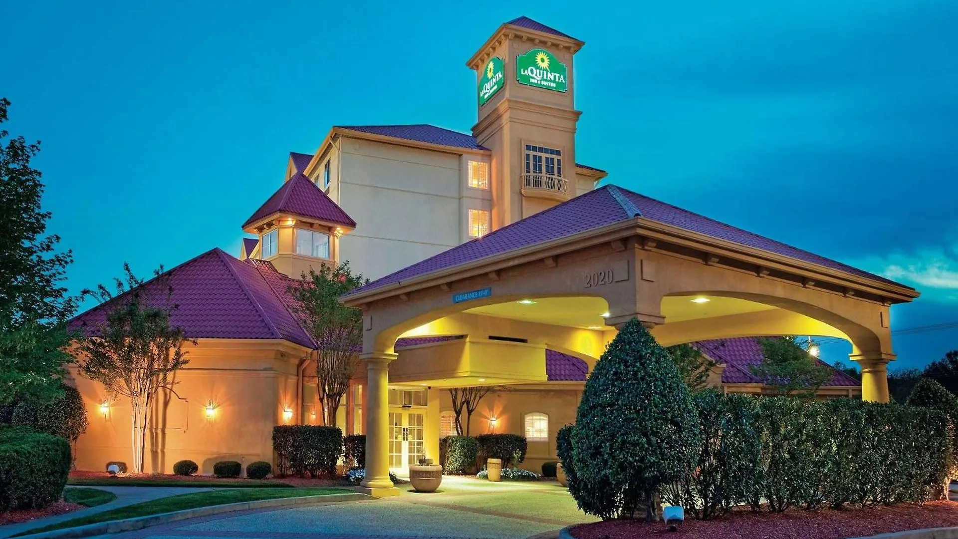 5 Business Hotels Near Hanes Mall for a Productive Stay