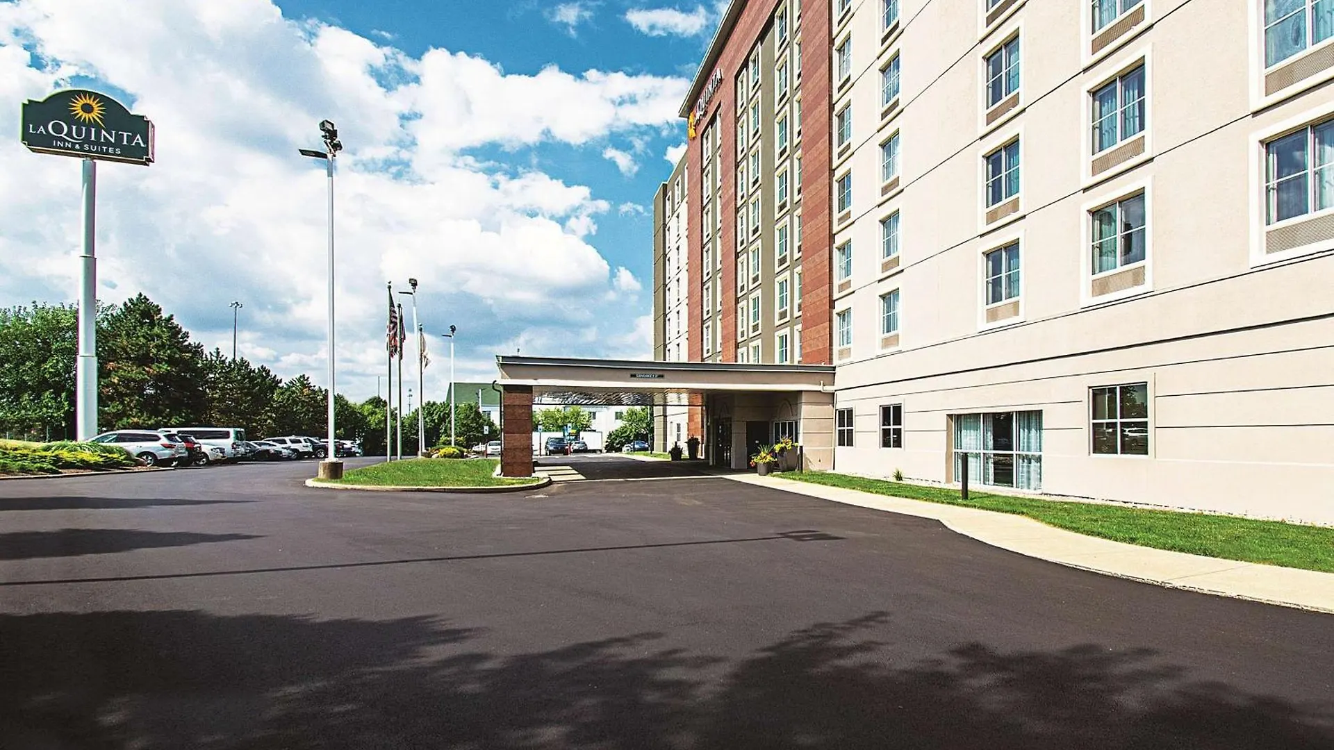 Where to Stay Near Blue Ash Sports Center: 4 Business Hotels