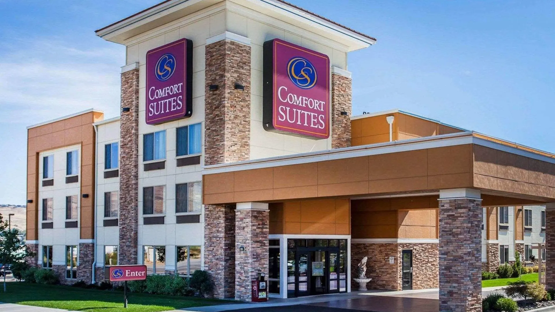 6 Solid 3-Star Stays Close to Chelan Street Workshop