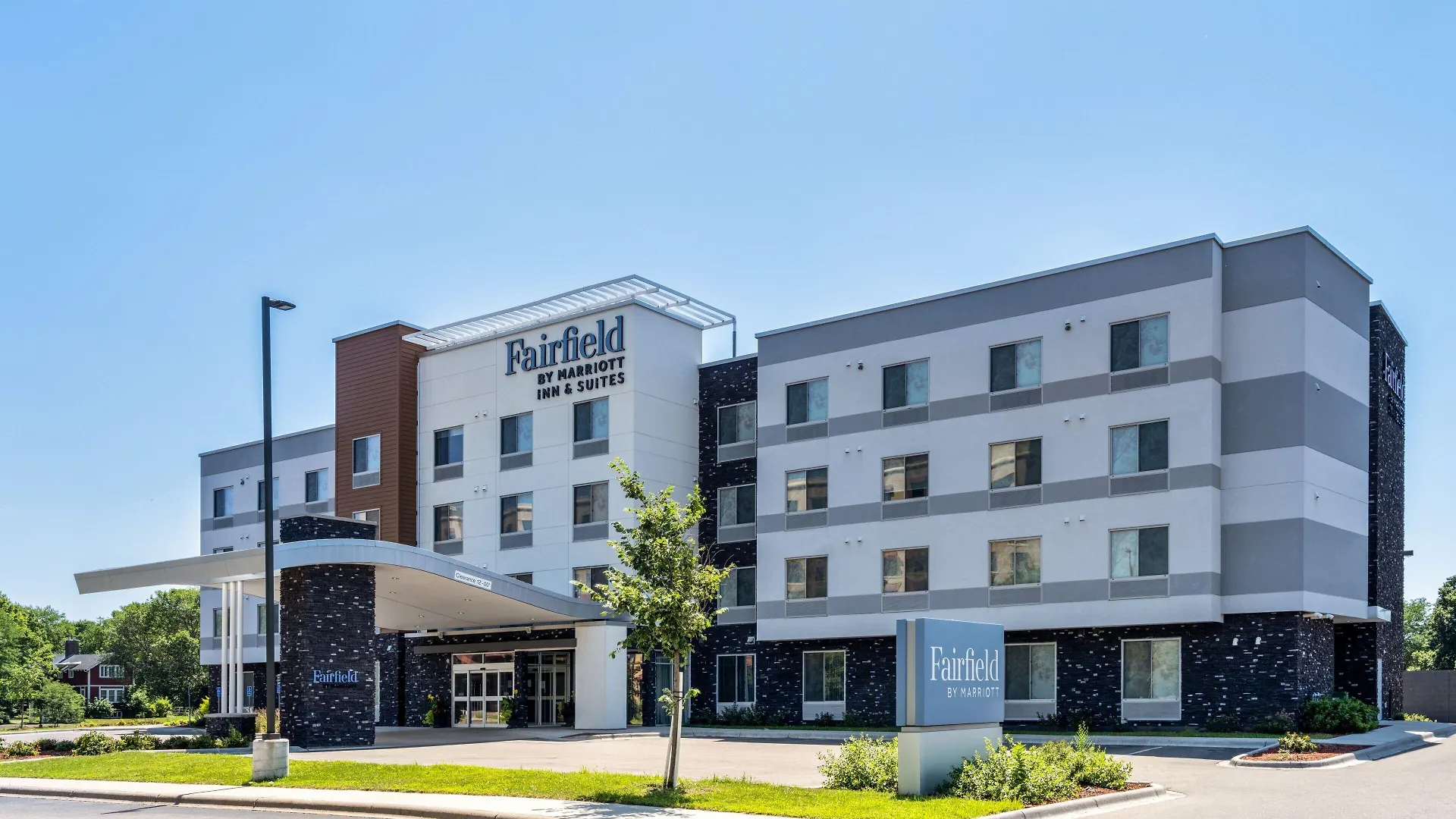 Staying Near American Wings Air Museum: 4 Three-Star Hotels Compared