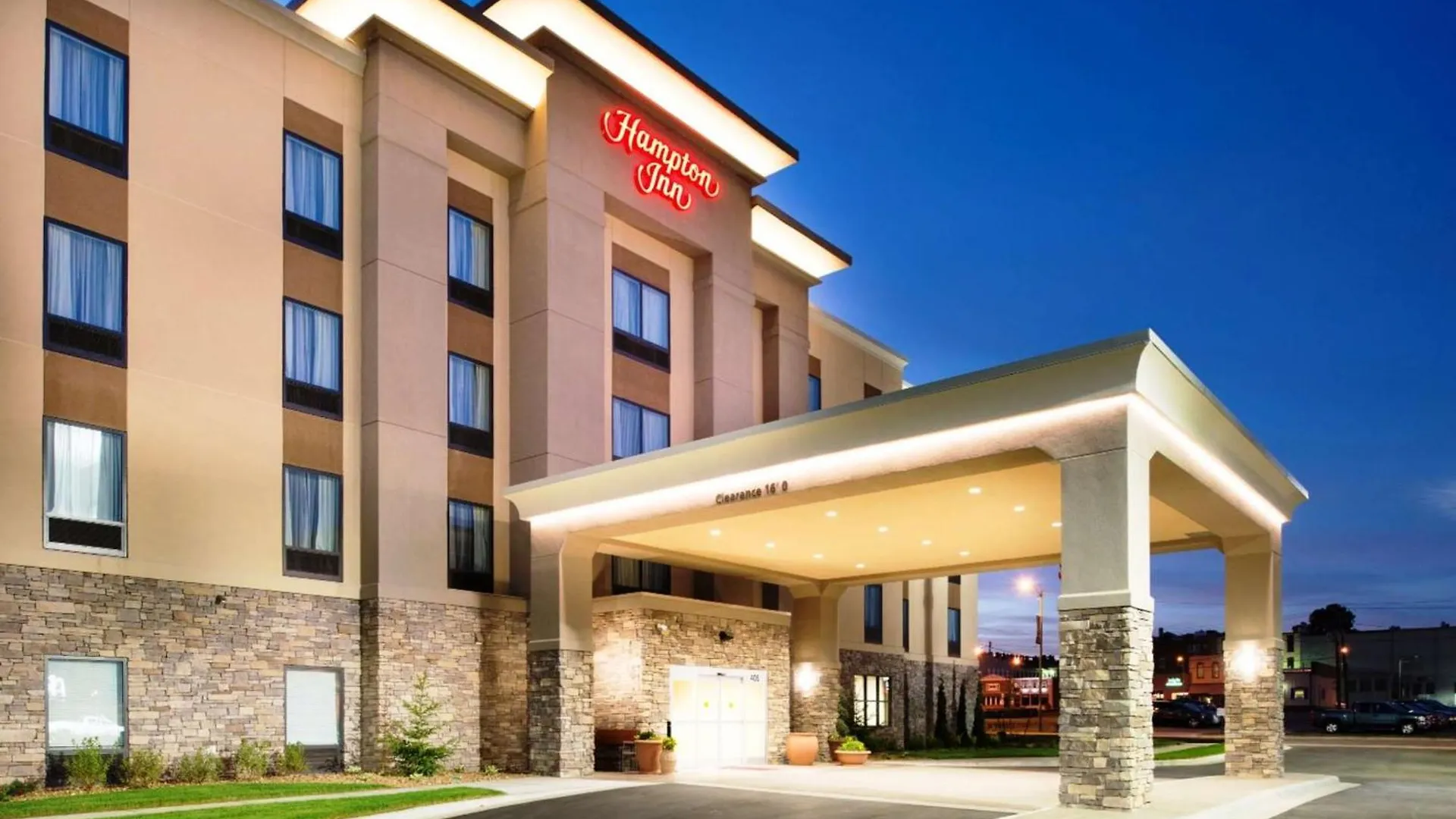 4 Smart 3-Star Hotels Near Lansing Historical Museum