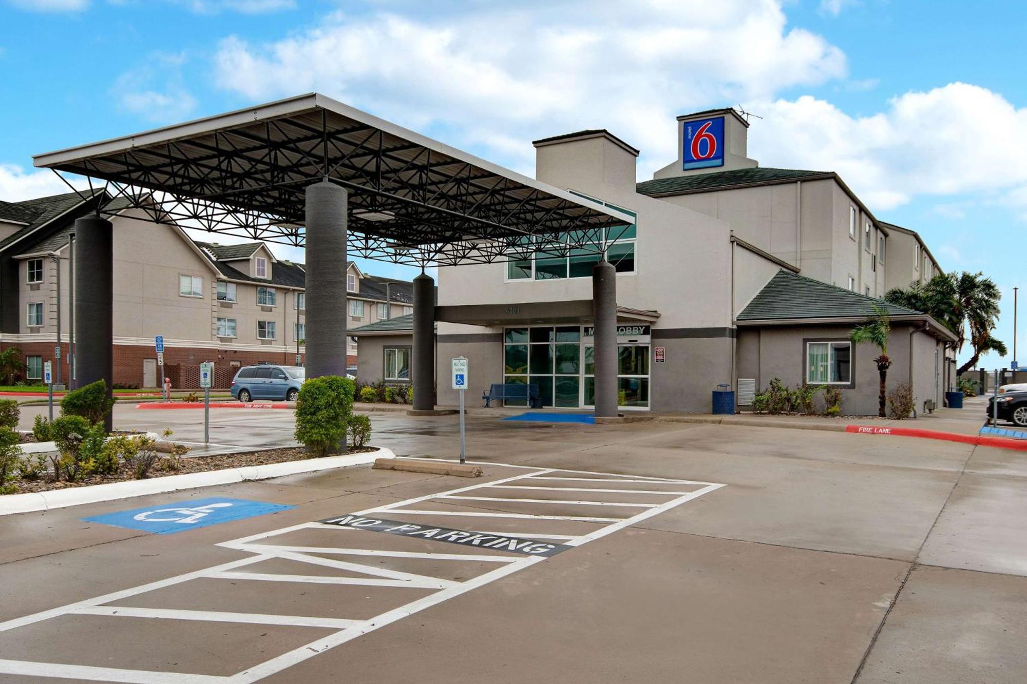 4 Motel 6 Hotels Close to Miracle Mile Bingo Worth Booking