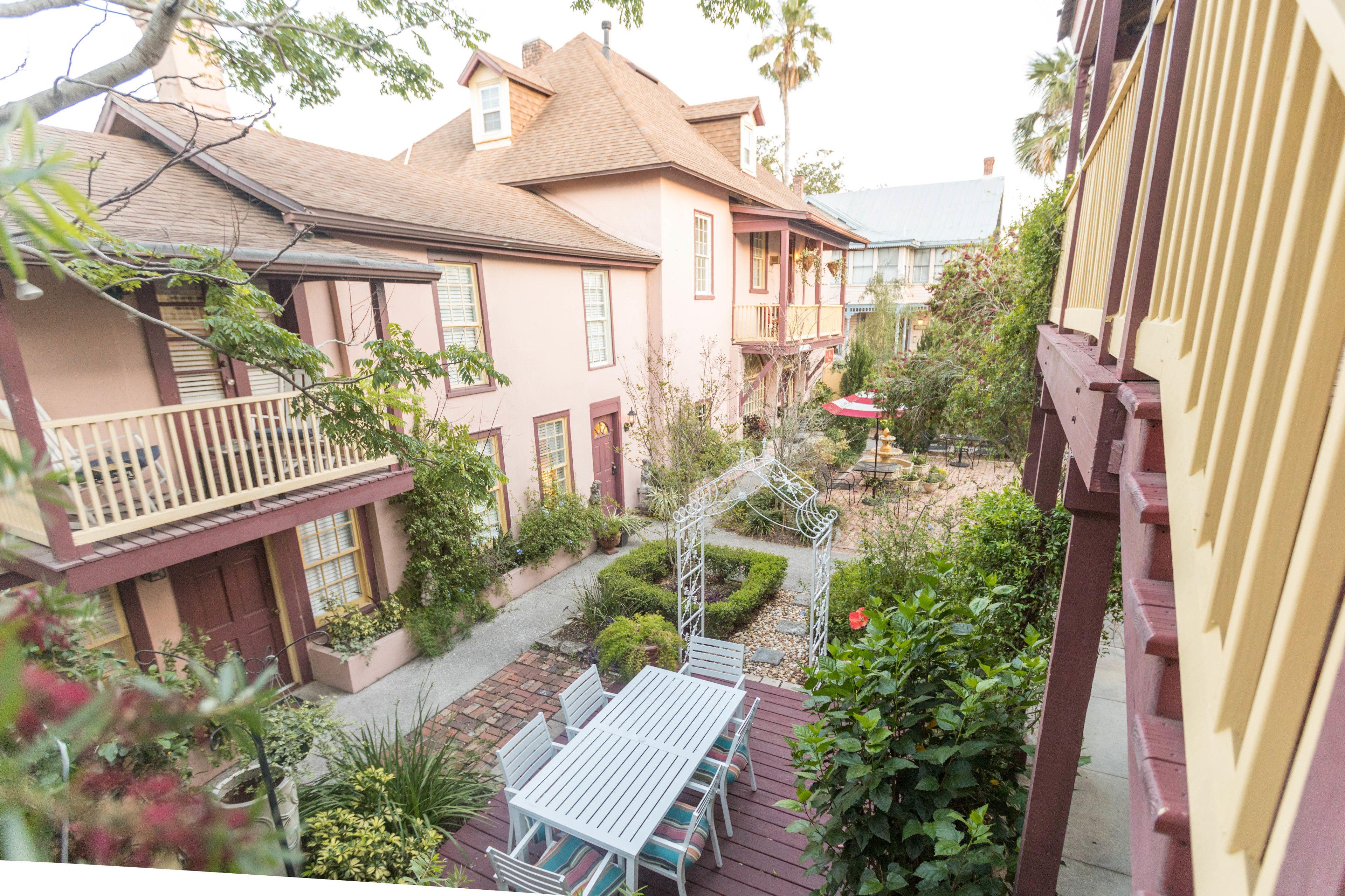 Staying In Historic District: 9 Three-Star Hotels Compared