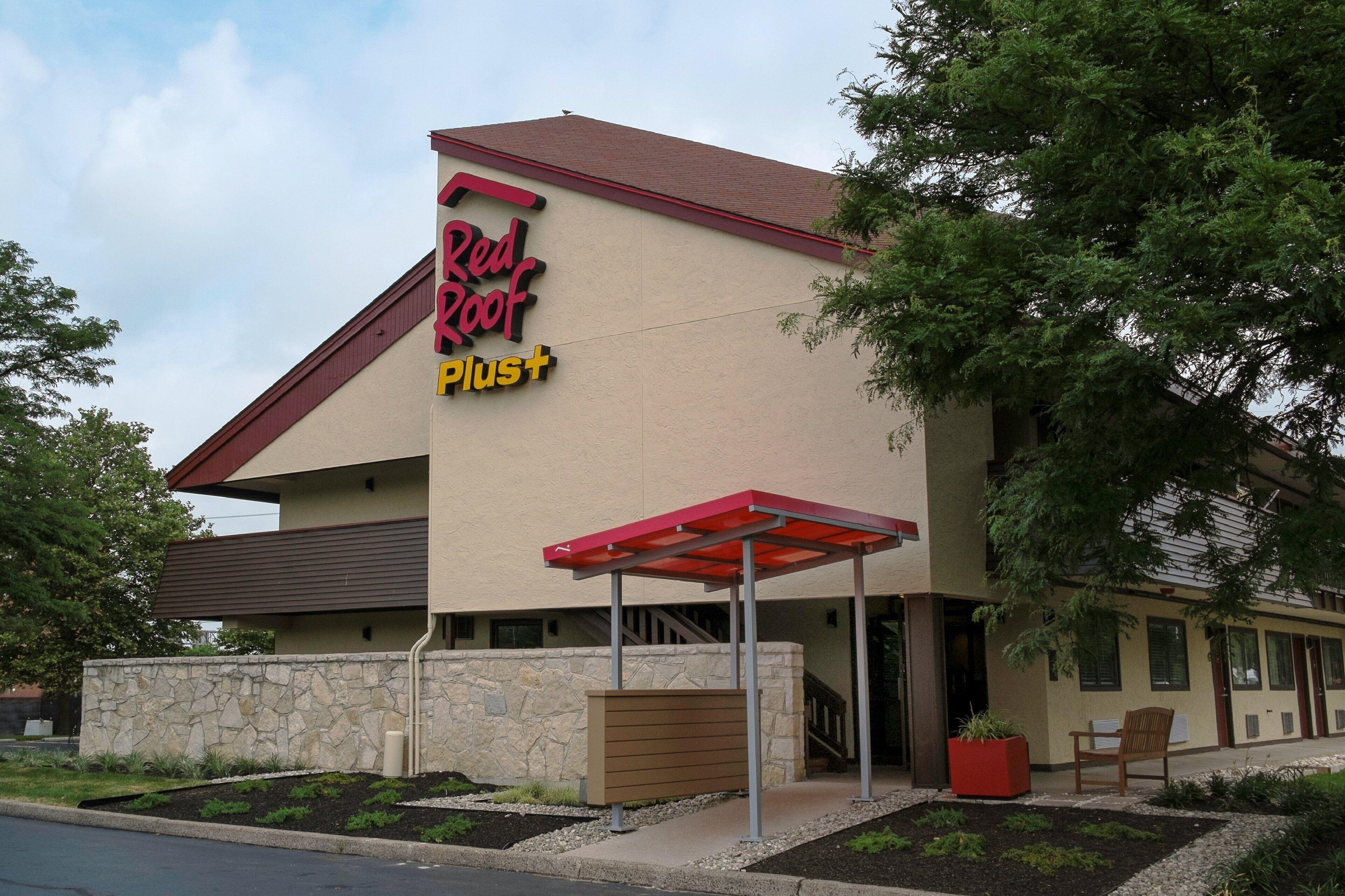 Where to Stay Near Fort Mifflin: 4 Airport Hotels Compared