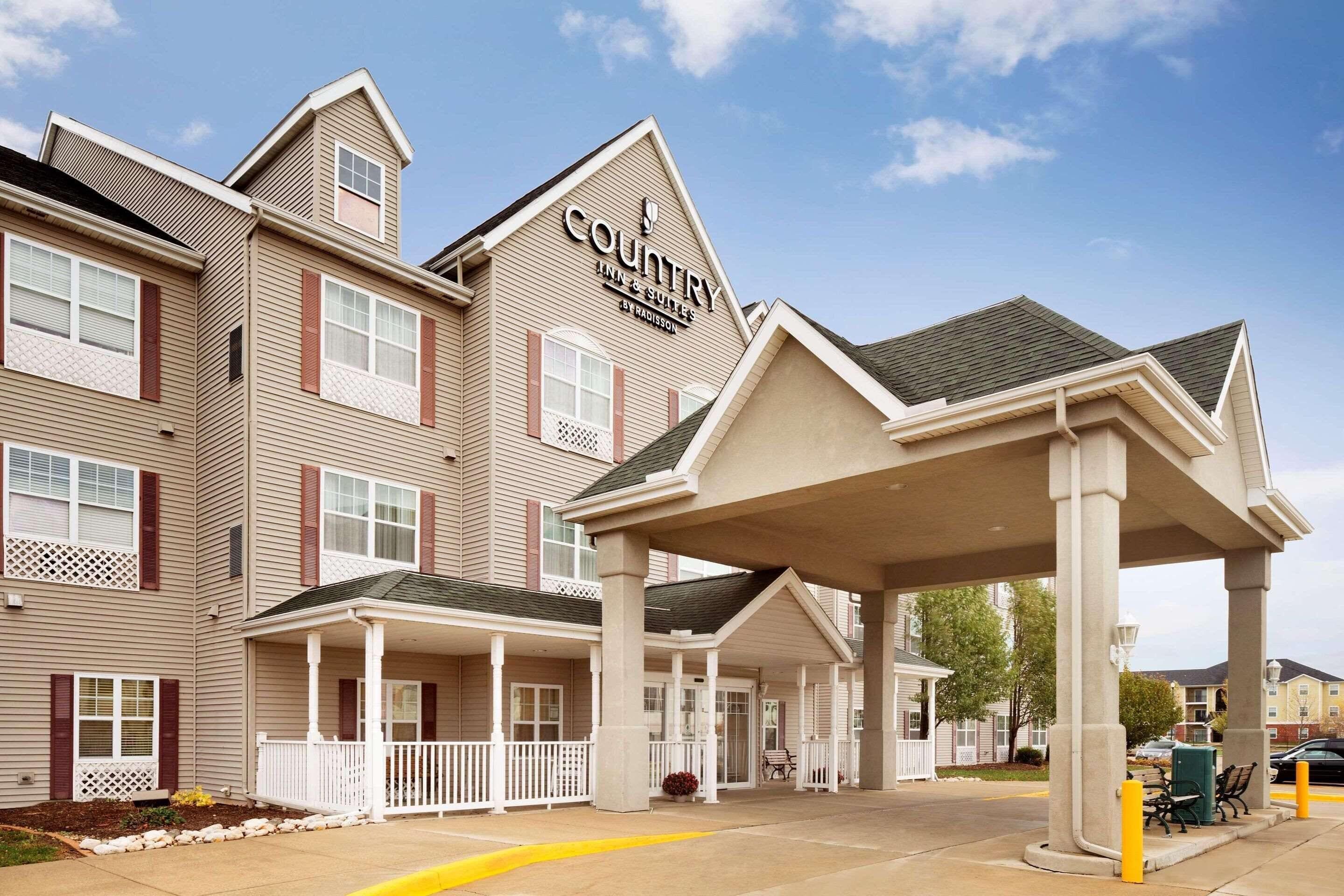 5 Business Hotels Close to Staerkel Planetarium Champaign