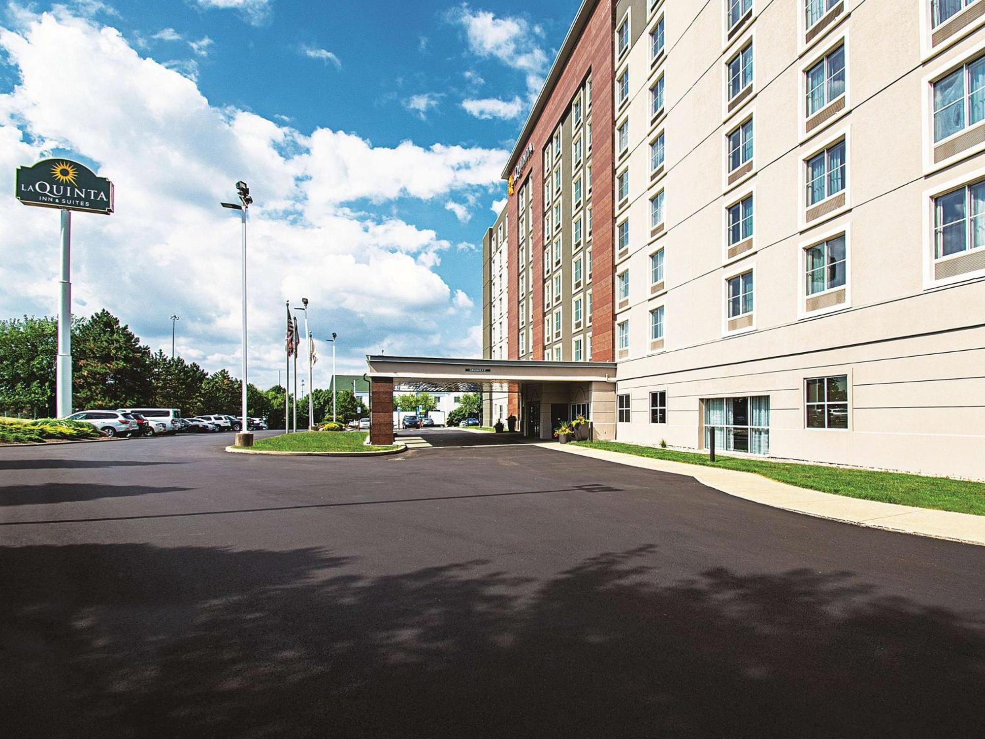 Where to Stay Near Blue Ash Sports Center: 4 Business Hotels