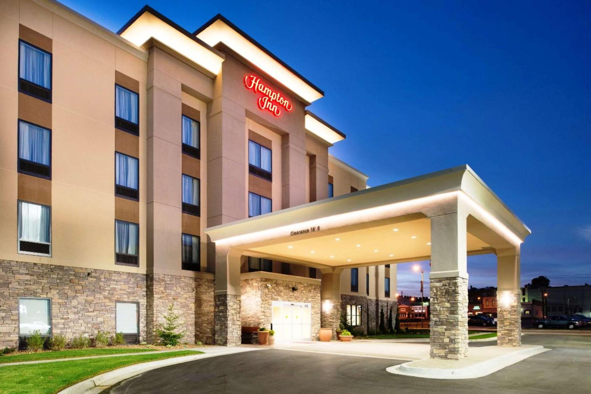 4 Smart 3-Star Hotels Near Lansing Historical Museum